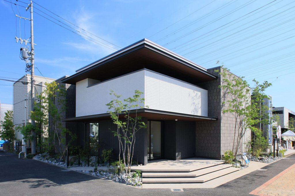 8/2(SAT)　GRAND OPEN　 外観